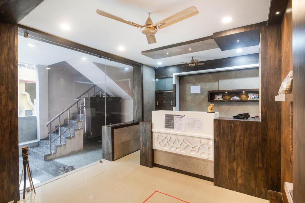 フロント・ロビー