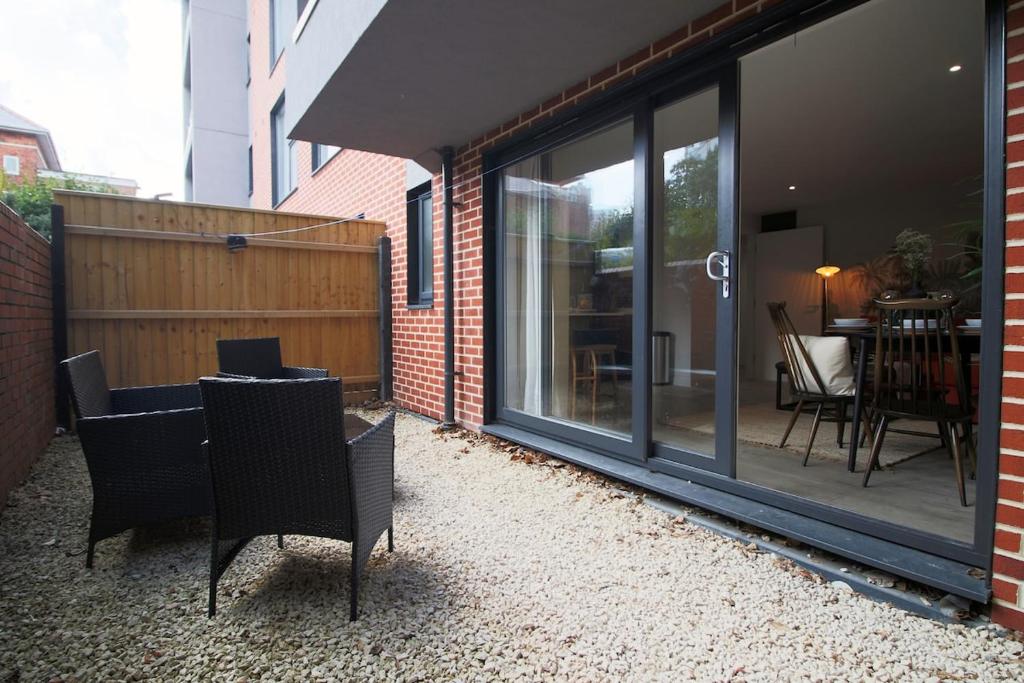 Modern Bournemouth Beach Apartment photo 6