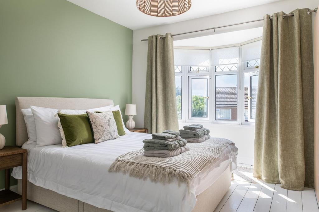 Modern 3 bedroom house Llanrwst less than a 5 minute drive from Zip World Forest, Llanrwst