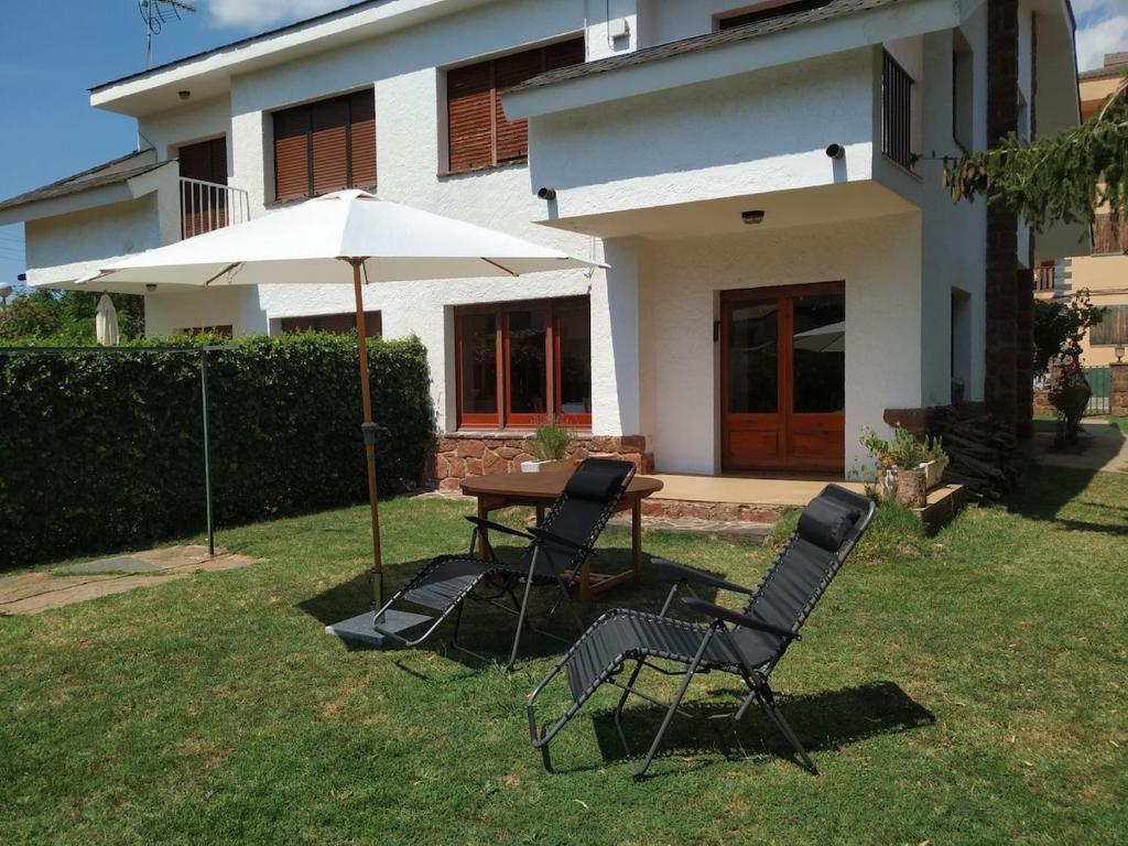 Casa amb jardí i llar de foc, Prades