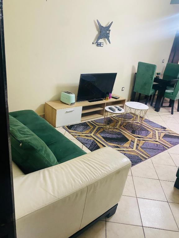 Studio meublé avec eaux chaudes et canal, Дуала