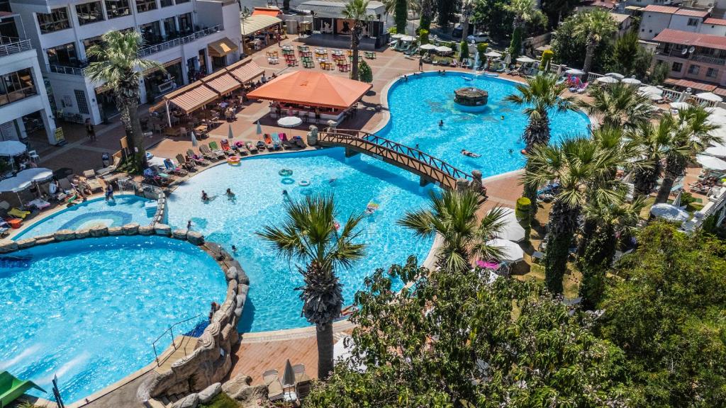 Palmin Hotel — Basen in Kusadasi, Aydin