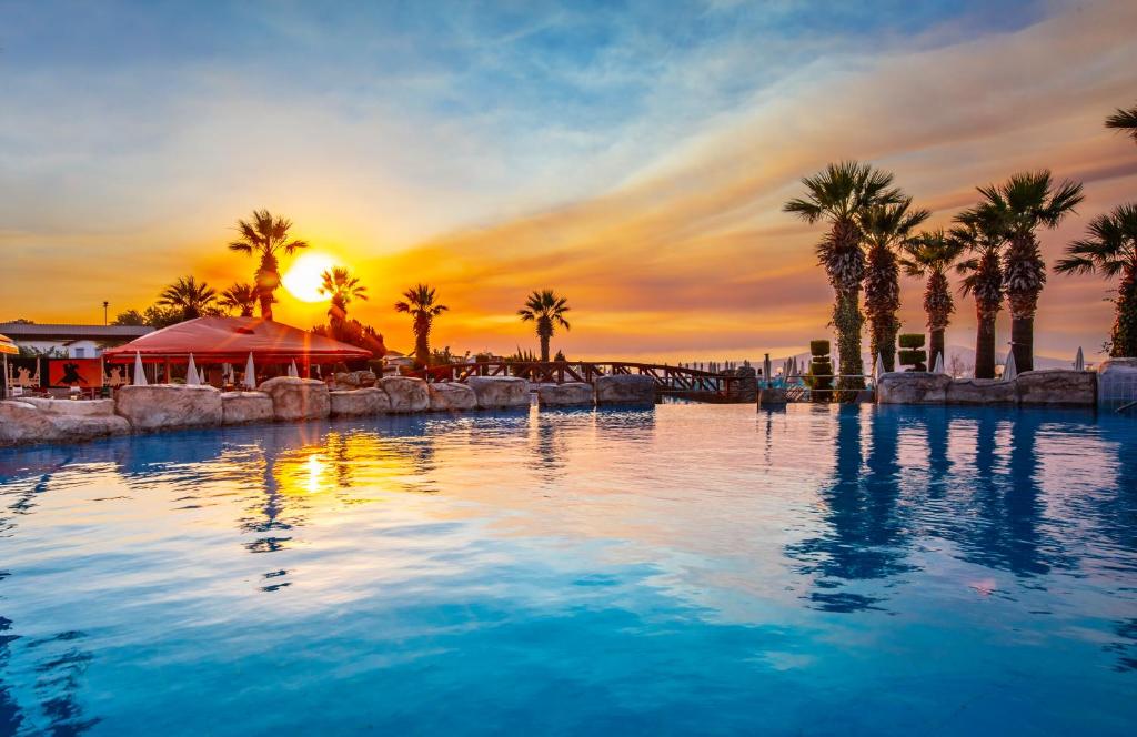 Palmin Hotel — Basen in Kusadasi, Aydin