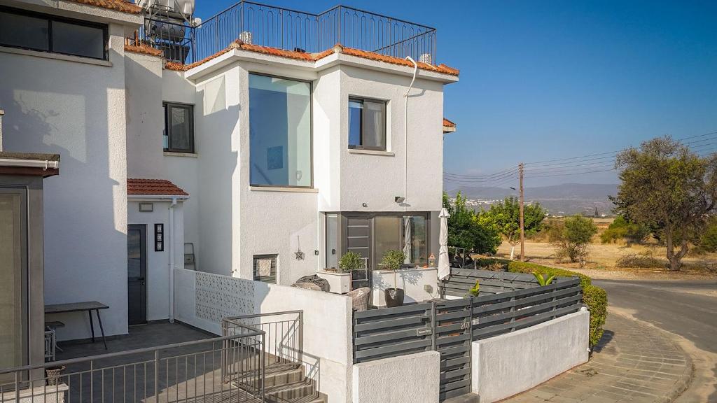 The Summer Haven, Polis Chrysochous