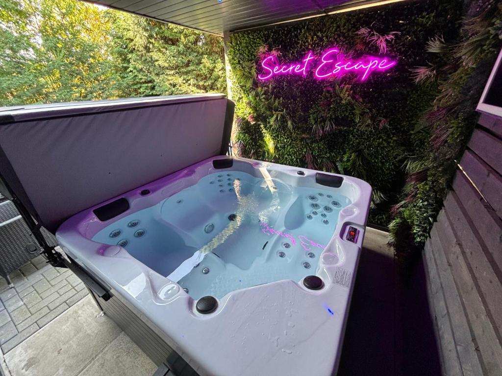 Sheffield-Apartment-Sleeps4-Parking-HotTub, Sheffield