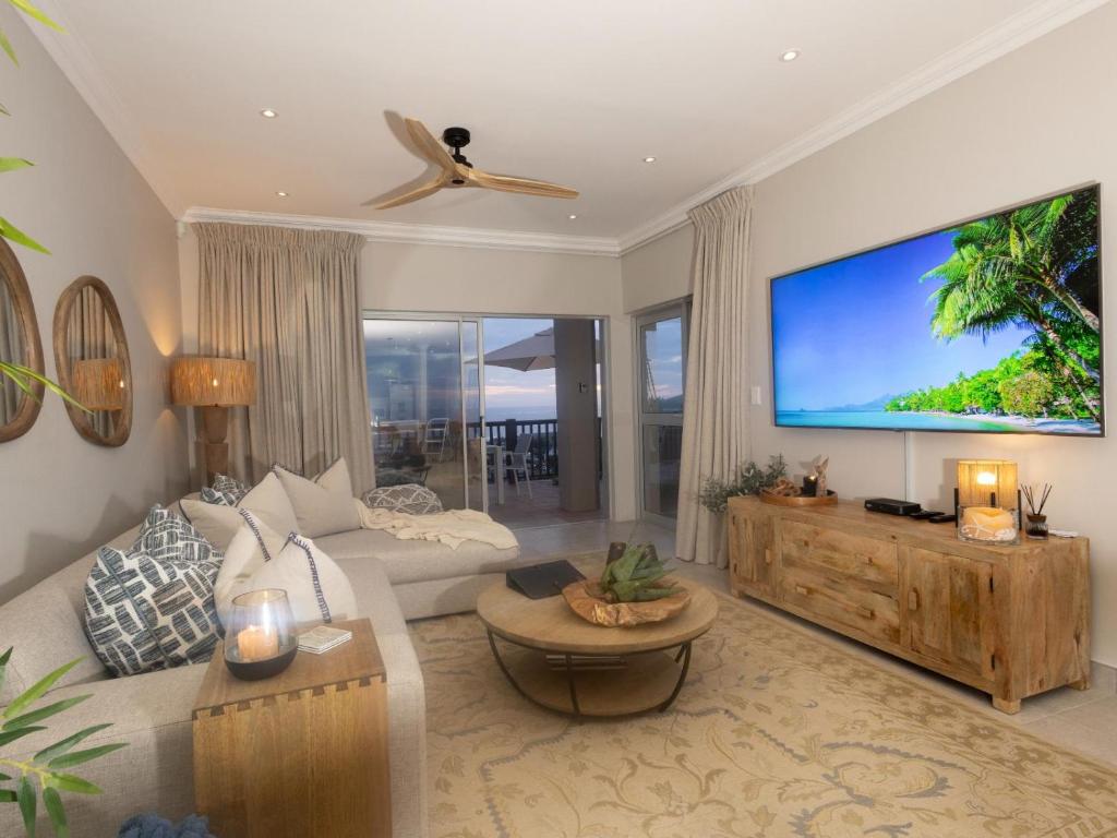 Waves & Whales, Brenton-on-Sea