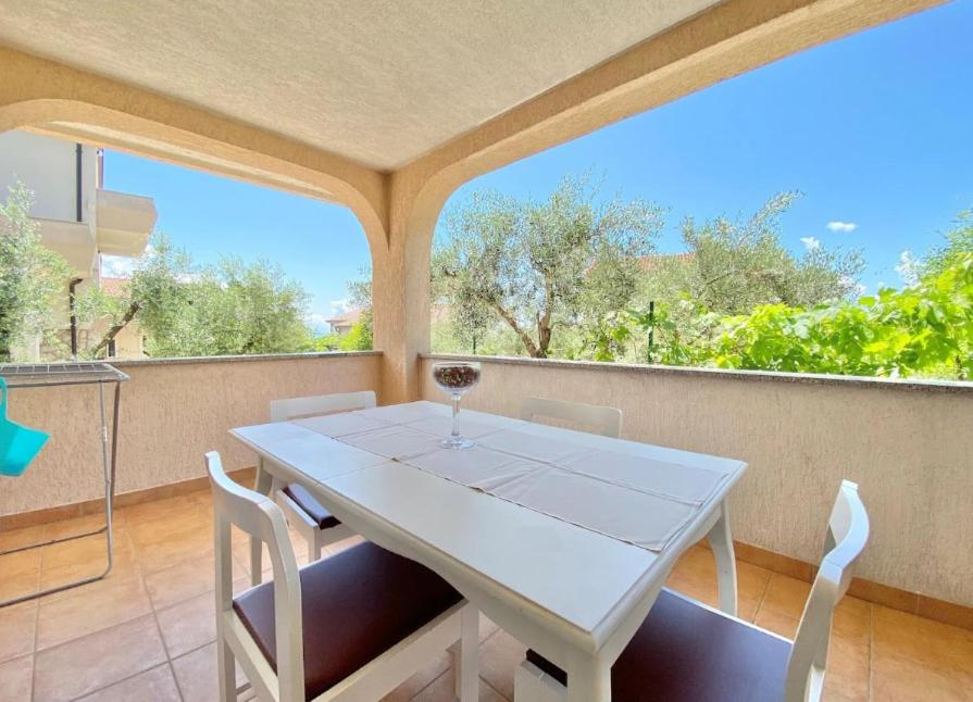 Apartment Lilly with outdoor Trampoline and Grill, Krk