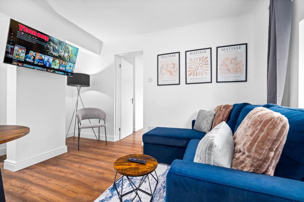 Comfortable 2 Bed Apt, Sleeps 8, Parking, Great for Contractors, Families and Leisure Stays, West Midlands, near Birmingham, Edenwood Residence, Droitwich