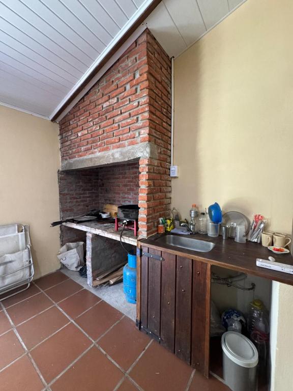 Casa con pileta y verde a 5 minutos de costanera Gchú - 5