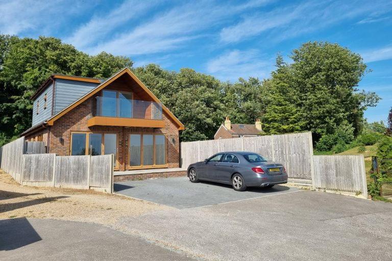 4 Bed House - Hill top views - 3 car driveway, Portsmouth