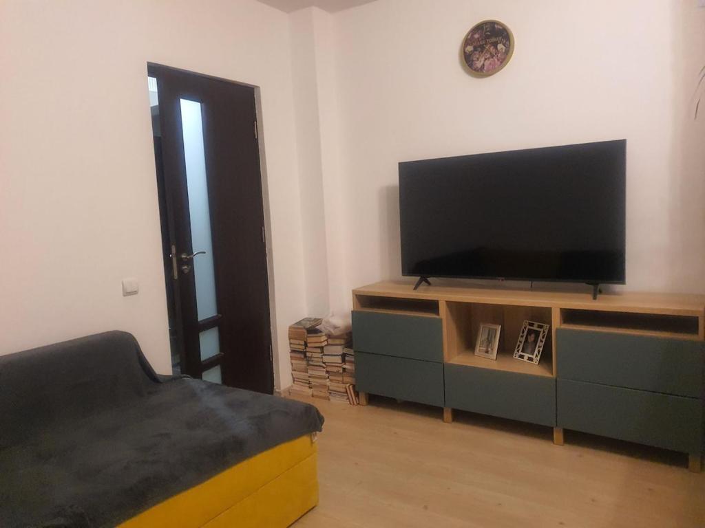 Apartment close to the metro, Văleni