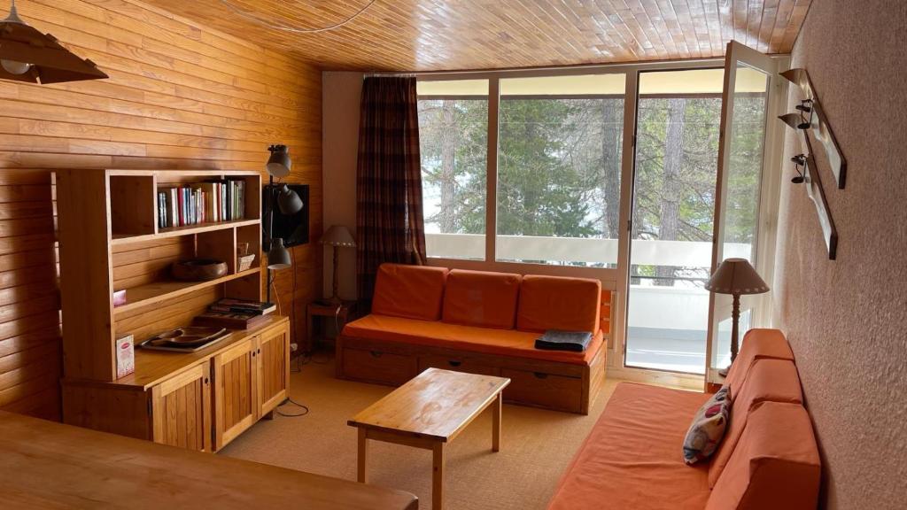 T3 aux Ecrins IV, skis aux pieds à Vars, Vars