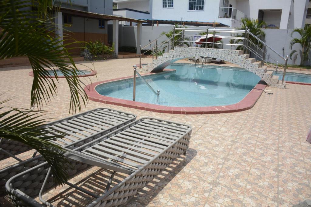 Hunters Royal, Accra