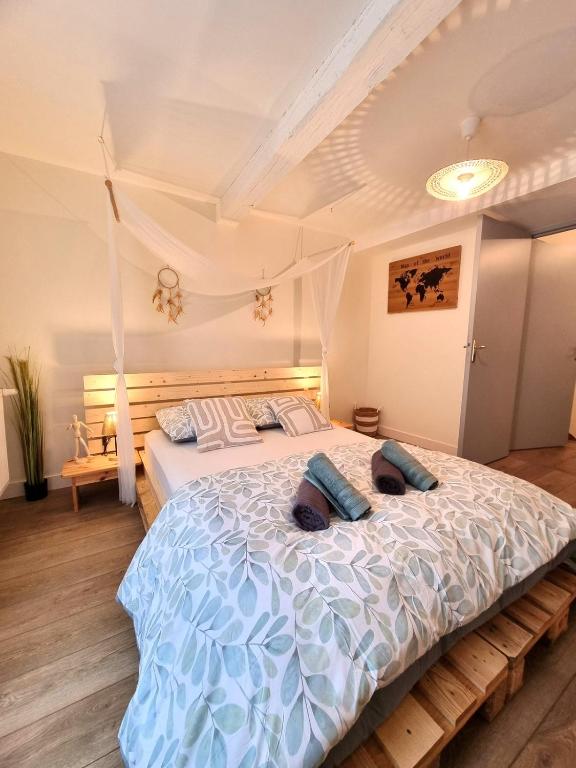 Triplex bohème près du Château à Sedan, idéal 2 couples, Sedan