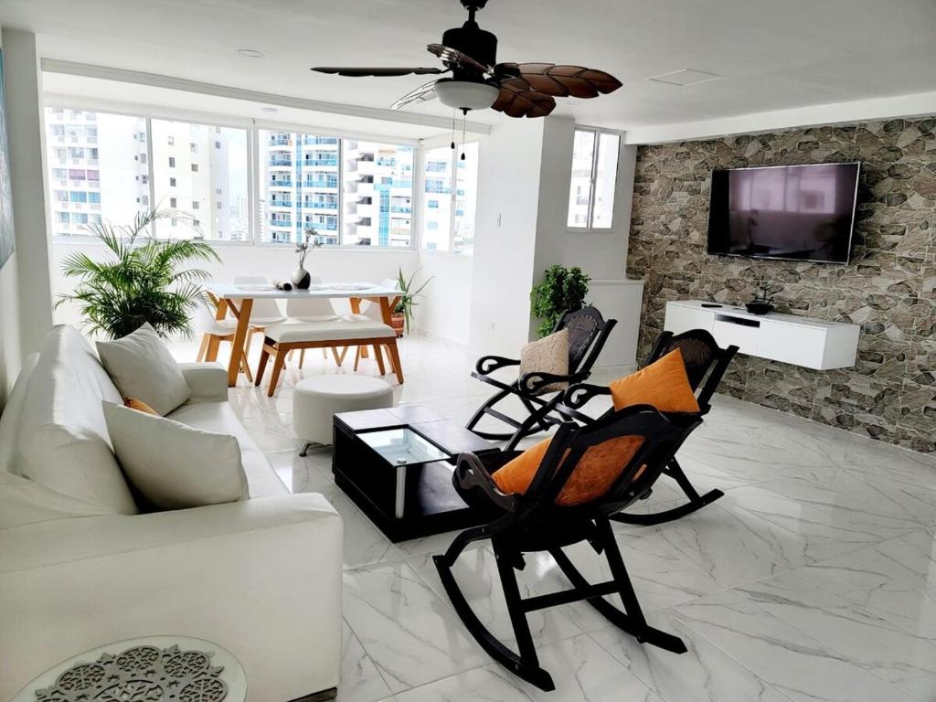 Large and beautiful Oceanfront Penthouse - 5