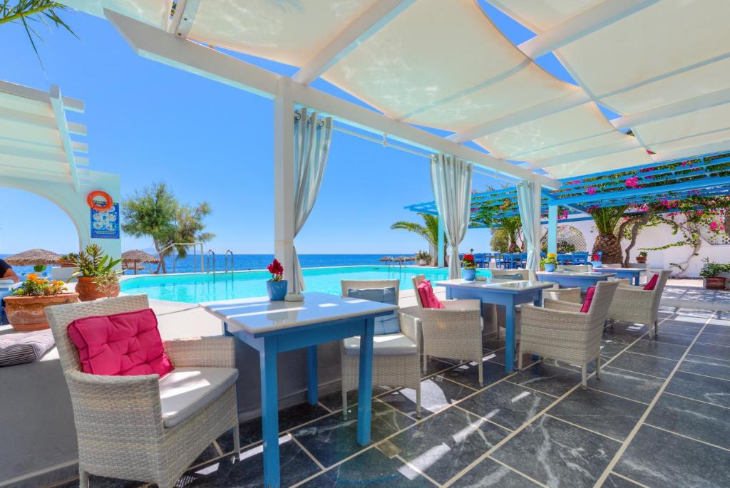 Sigalas Beach Hotel — Restaurant & bars in Kamari, South Aegean