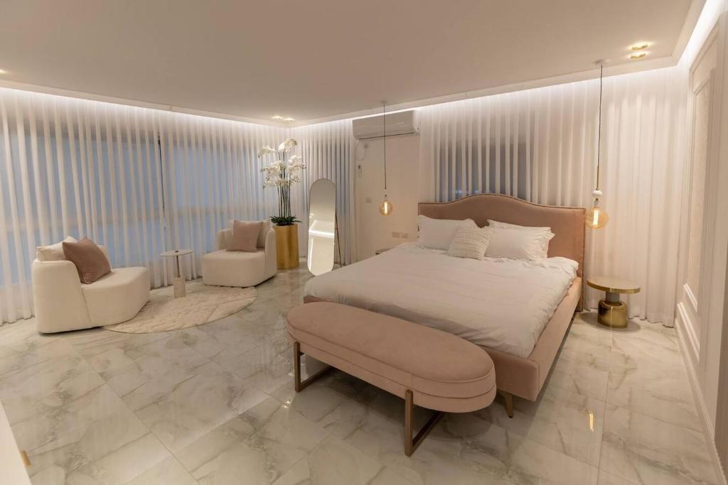 Crown Suite, Qiryat Motzkin