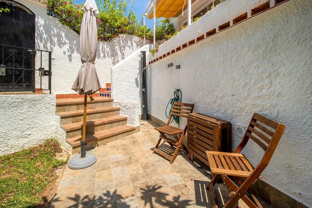 Cozy 2BR Flat with Terrace & Pool - 5