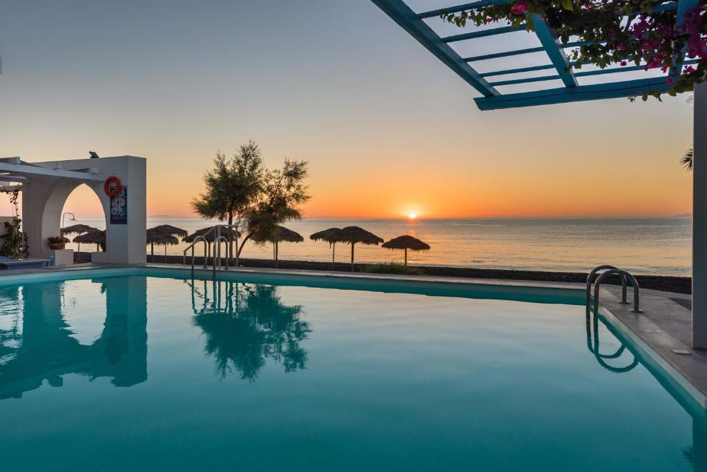 Sigalas Beach Hotel — Swimming pool in Kamari, South Aegean