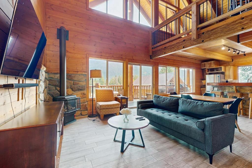 Log Cabin Luxury, Snoqualmie Pass