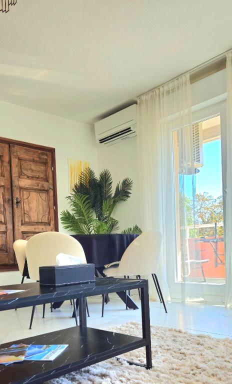 Appartement spacieux, lumineux et climatisé, proche tram V - 3