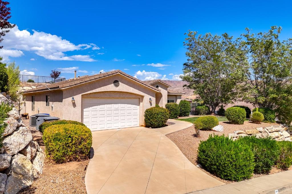 Home with Game Room Near Zion National Park!, Hurricane