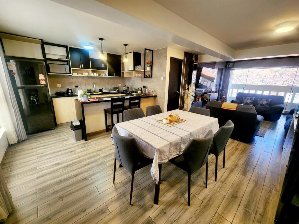 Beautiful Duplex - Panoramic View - 4