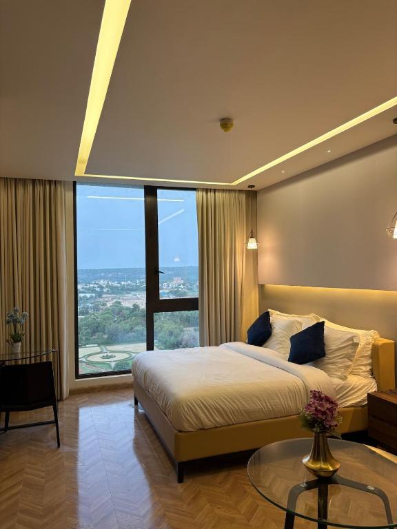 Starlight panaromic arravali view, Gurgáon