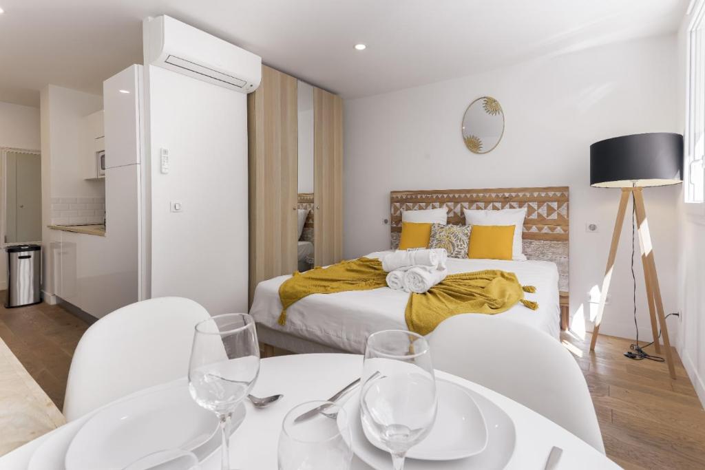 Good Vibes - 10mn from harbor, 5mn from Palais and train station, central, AC, comfy, Cannes