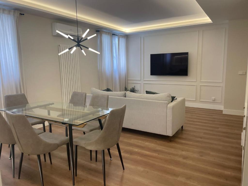 Piso elegante en Atocha 2 hab 2 baños, Мадрид