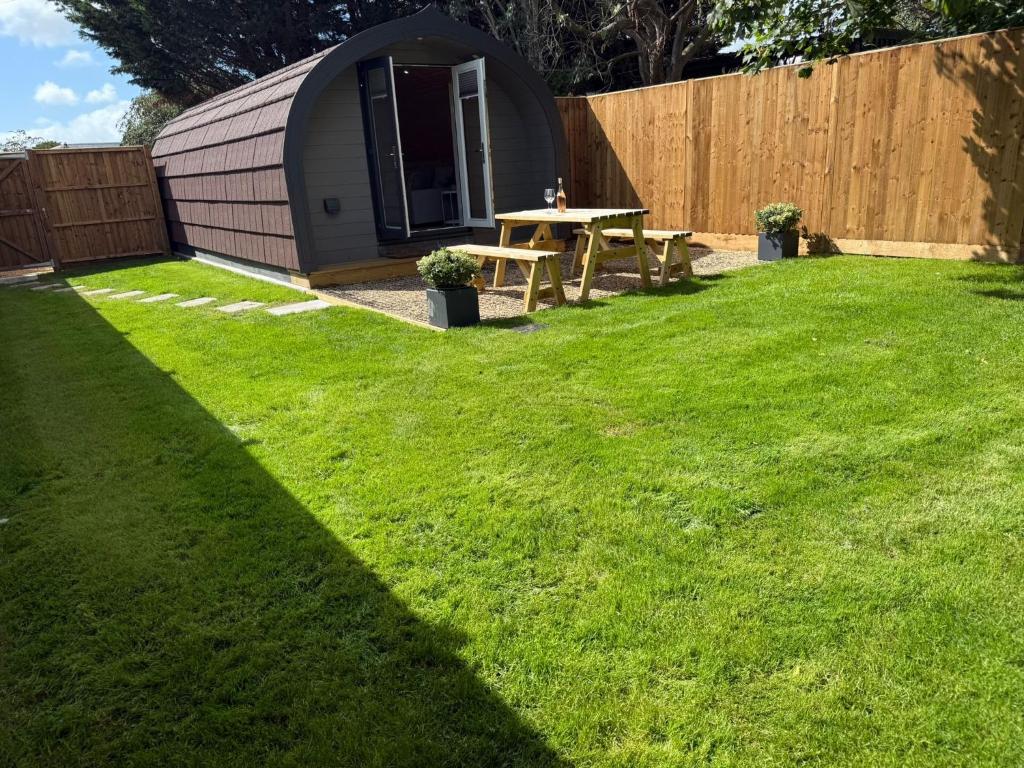 The Cabin, Eastergate