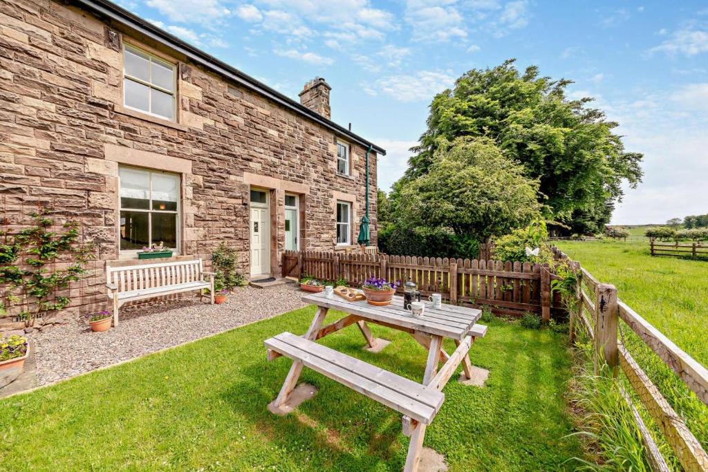 Railway Cottage Retreat, Kirknewton