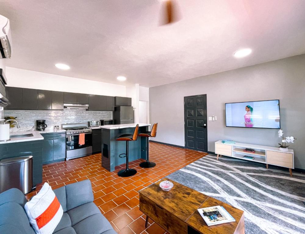 Deany's Uptop Luxury Suite