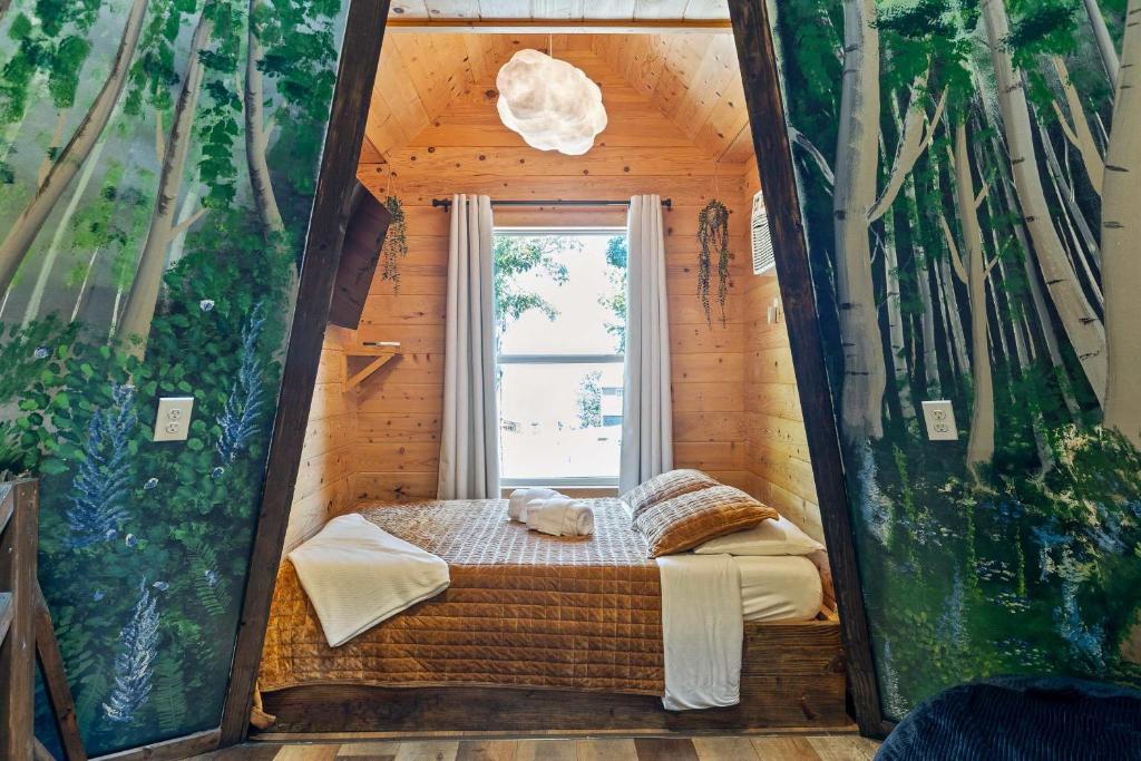 TeePee at Paradise Point with a hot tub fire pit & grill, Bryant