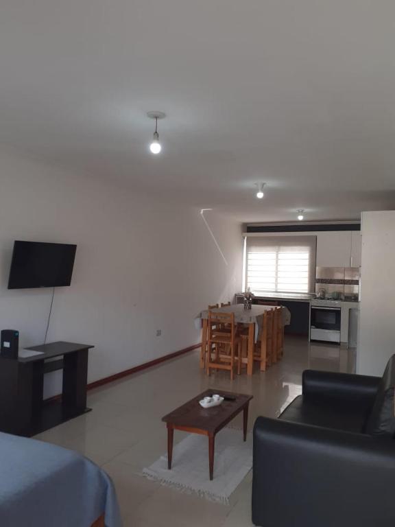 depto con cochera, centrico y luminoso - 2