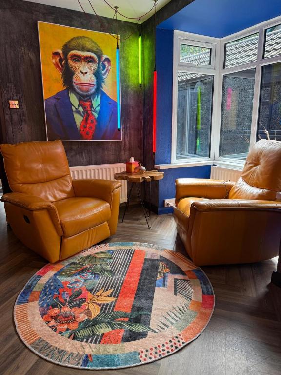 The Funky Hideaway with Hot Tub, Bangor