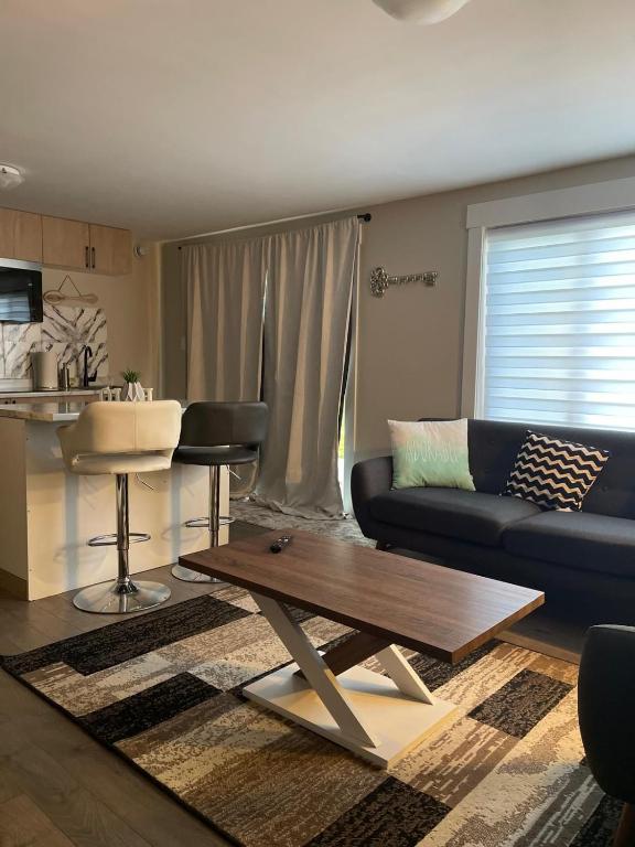 Luxury Walkout Suite, Riverview