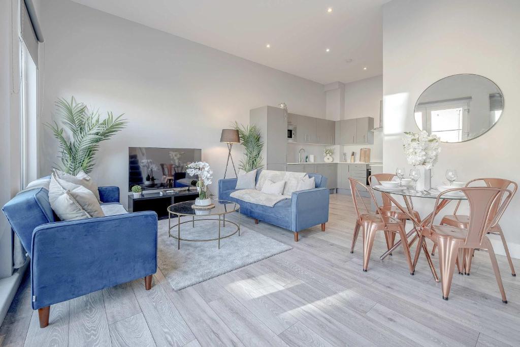 Penthouse 2 Bed 2 Bath By CRSL, Coulsdon