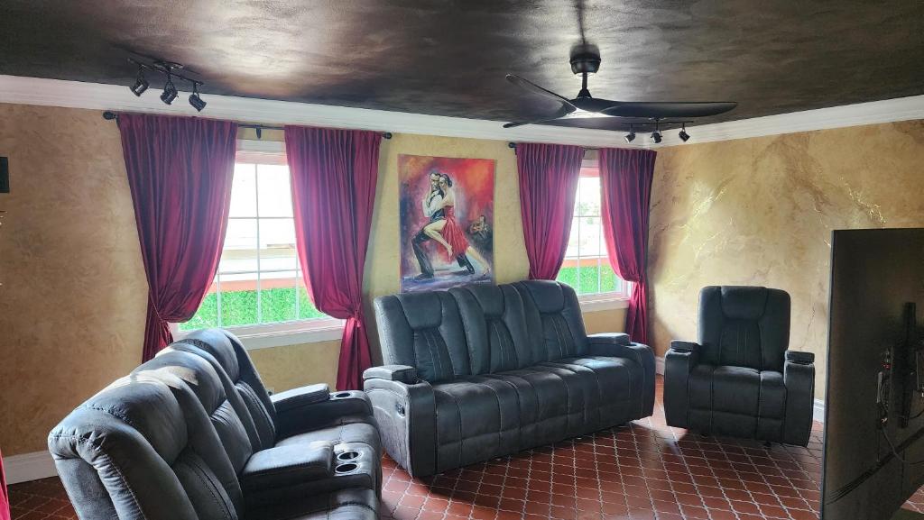 Two Kings in Chicago, Villa Park