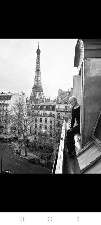 Vue imprenable sur la Tour Eiffel - 1