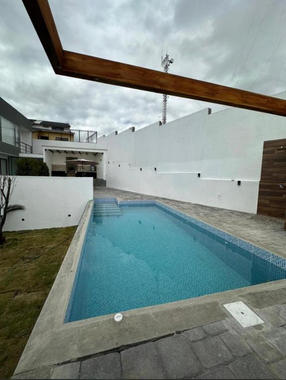 Modern suite with pool facing the park - 2