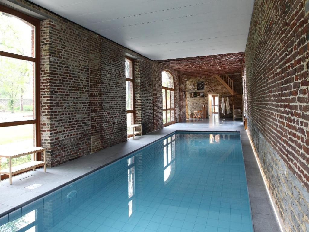 Group Villa with Pool & Sauna, Wanze