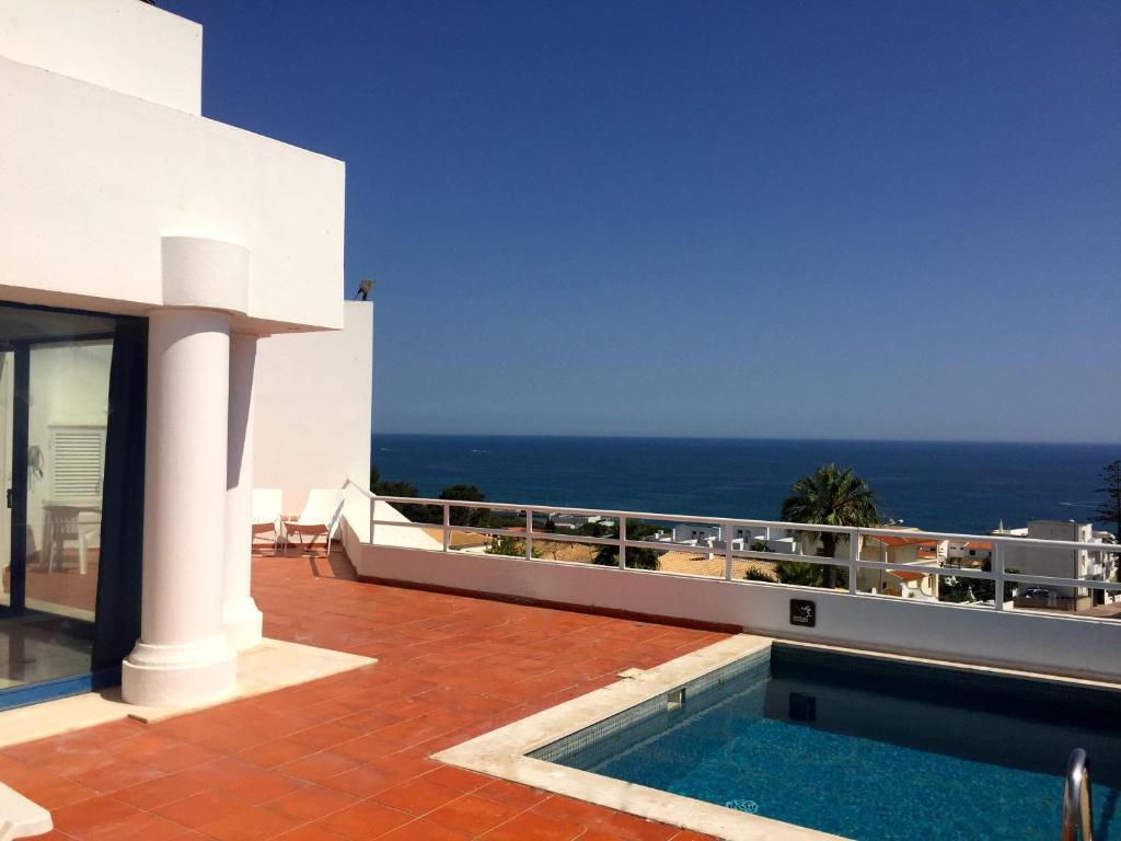 Almar Hotel Apartamento — Swimming pool in Albufeira, Faro