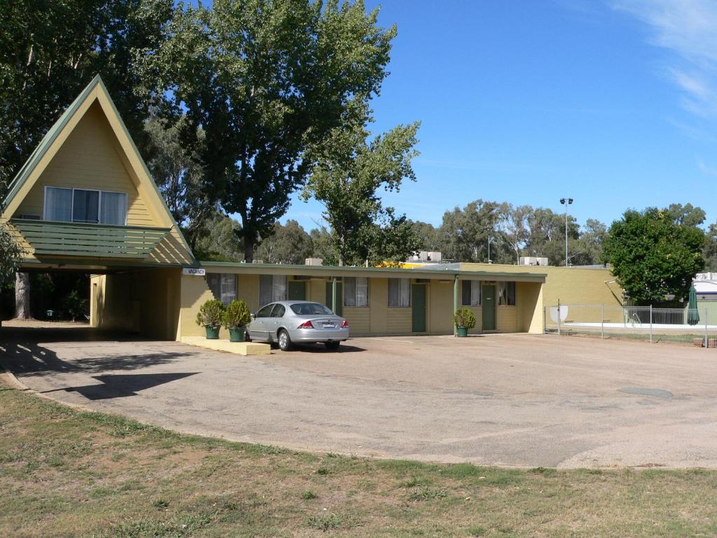 Millers Cottage Motel photo