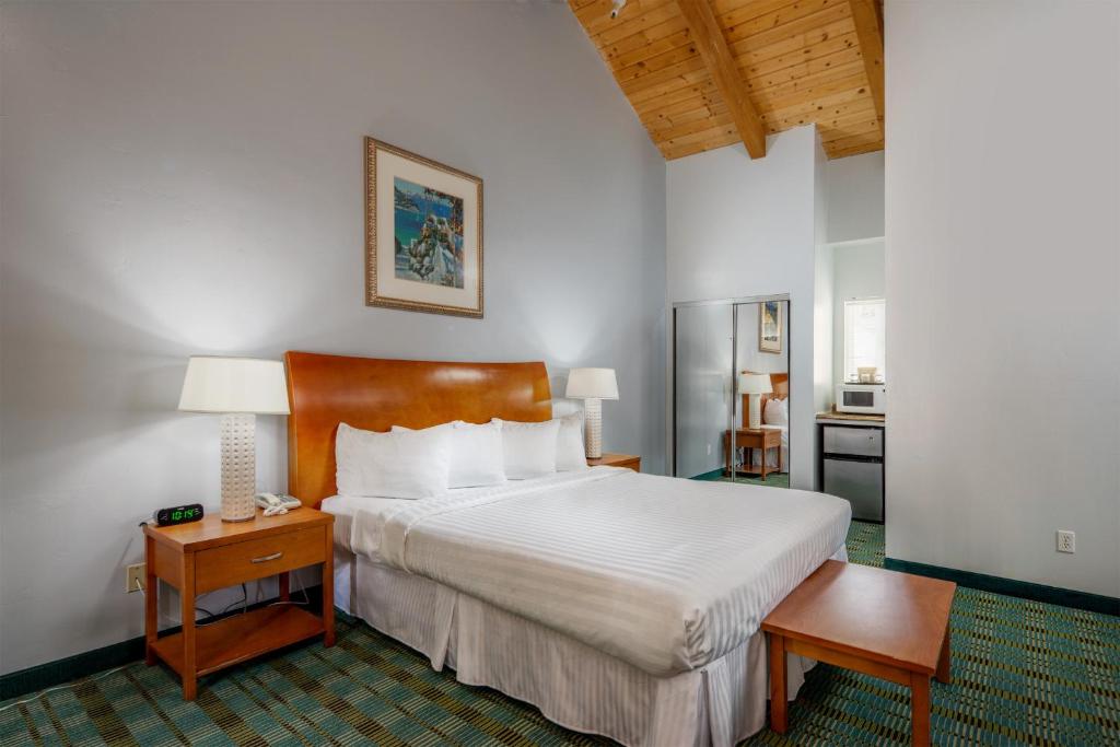 Butterfly Grove Inn Photo 25