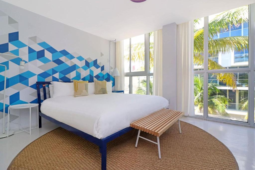 Roami at 250 Collins, Miami Beach