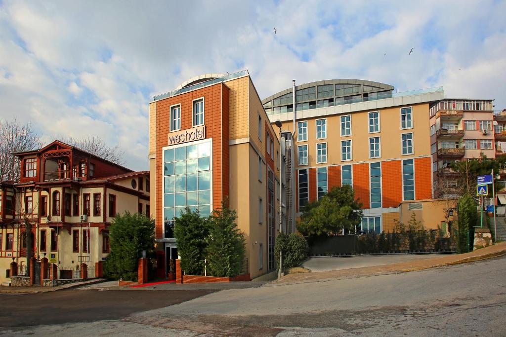 Wes Hotel photo