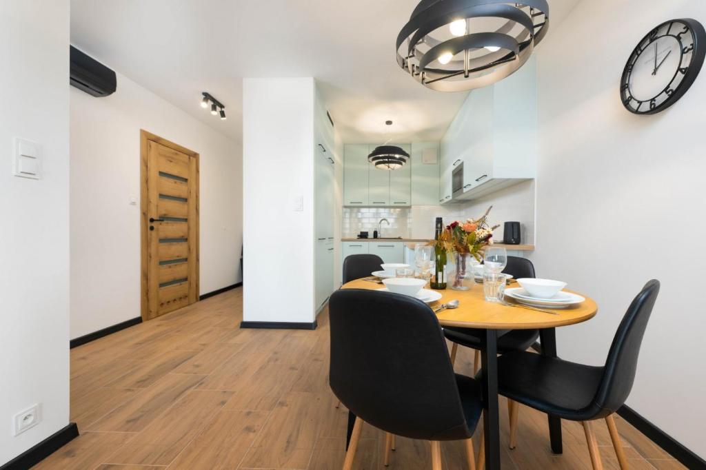 Poznań Towarowa - Air Con & Parking - by Rentujemy, Poznaň