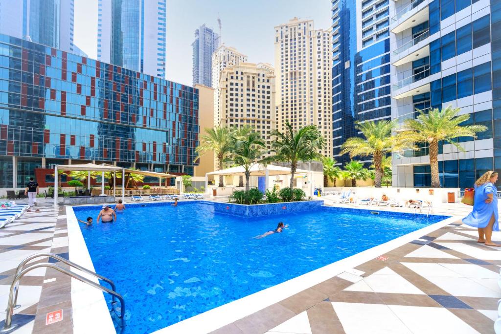 1BR Pool & Marina Views High Floor Near Jumeirah Beach, Dubai