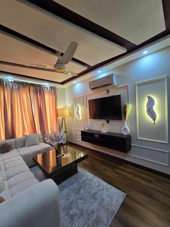 Shahzaib's Home, Lahore